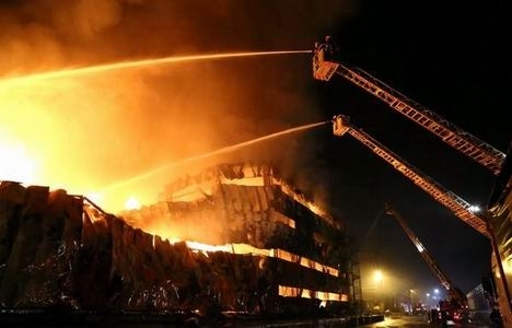 Halkalı Gümrük sahasındaki yangın 2 saatte kontrol altına alındı!