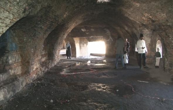 Garipçe Kalesi harabeye döndü!