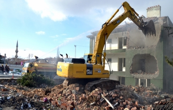 Çorum'da yol ortasında kalan 'Yeşil Ev' yıkıldı!