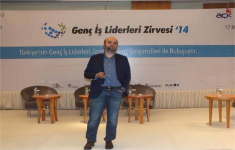 Uğur Dumankaya bir ay gibi kısa sürede 10 ayrı ilde organizasyona katıldı!