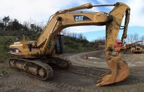 Düzce'de kazı yapan iş makinesi, doğalgaz hattını deldi!