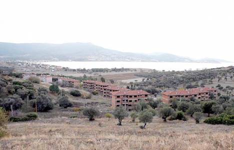 Aliağa Çakmaklı'daki milyonluk binalar çürümeye terk edildi!