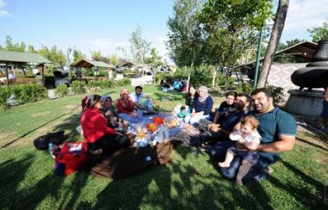 Ankara'daki parklar haftasonları dolup, taşıyor!