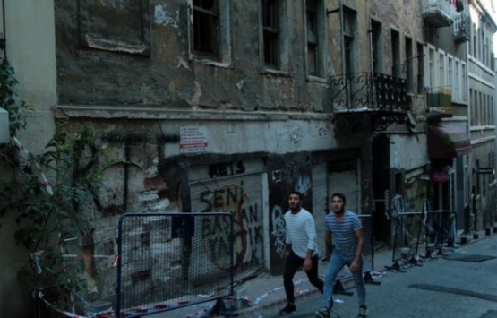 İstanbul sokaklarındaki metruk binalar tehlike saçıyor!