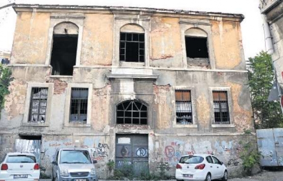 Khorenyan Ermeni İlkokulu binası restorasyon bekliyor!