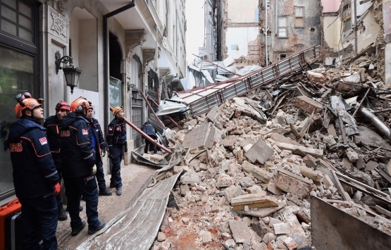 Haydar Ali Yıldız Beyoğlu nda çöken binada inceleme yaptı!