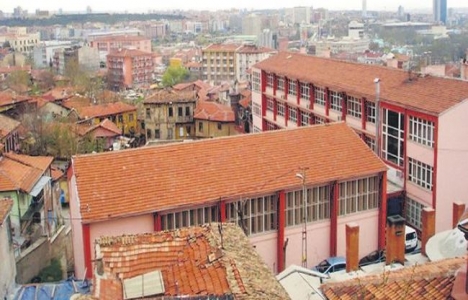 Ankara Anafartalar'daki metruk bina çöktü!