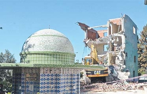 Bornova Belediyesi kaçak yapı yıkımına başladı!