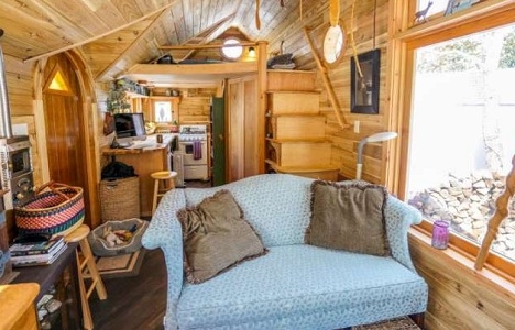 İşte Laura ve Matt çiftinin 11 metrekarelik doğayla içiçe evi!