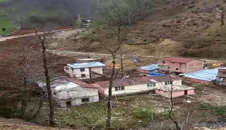 Trabzon da heyelan oldu evler toprak altında kaldı