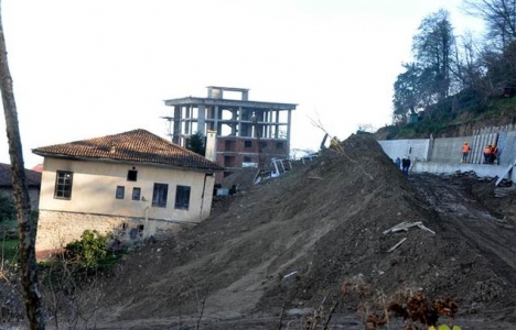 Trabzon Sürmene deki Soğuksu Mahallesi kayıyor!