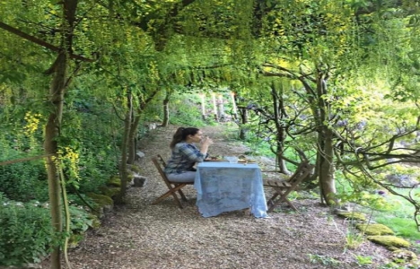 İşte Kelly Brook un merak edilen çiftlik evi!