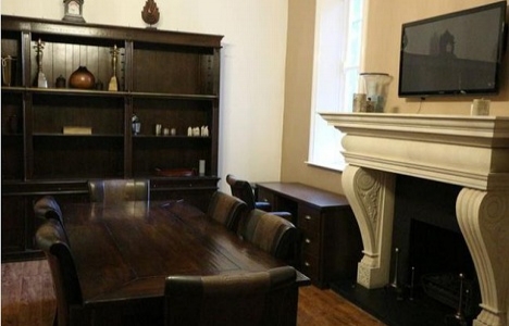 Cenk Tosun un Liverpool daki yeni evi!