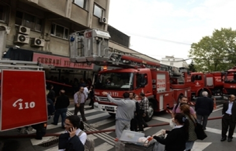 İstanbul Üniversitesi Tıp Fakültesi Hastanesi'nde yangın!