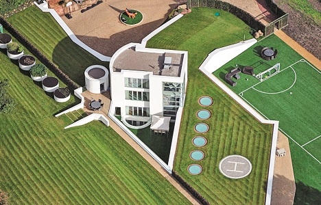 Dünyaca ünlü futbol yıldızlarının malikaneleri!