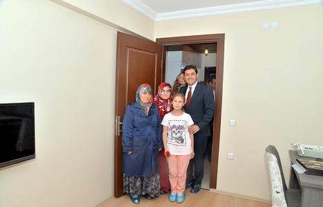 Somalı madenci aileleri Beşiktaş Konutları ndaki evlerine yerleşti!