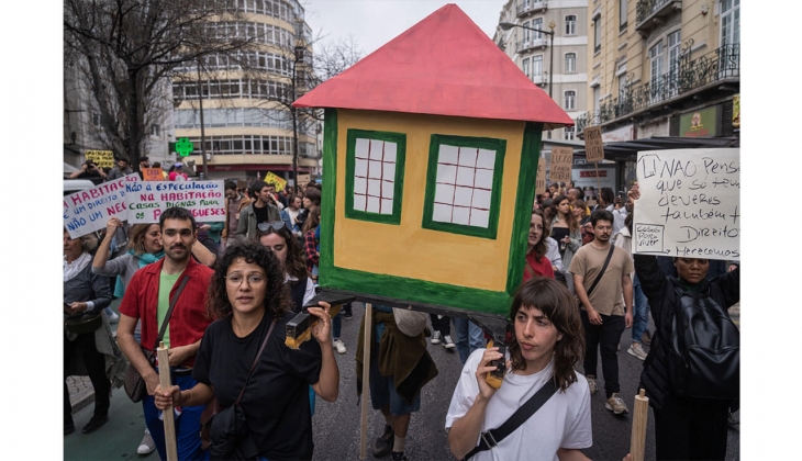 Portekiz'de binlerce kişi konut sorununa çözüm için sokağa indi!