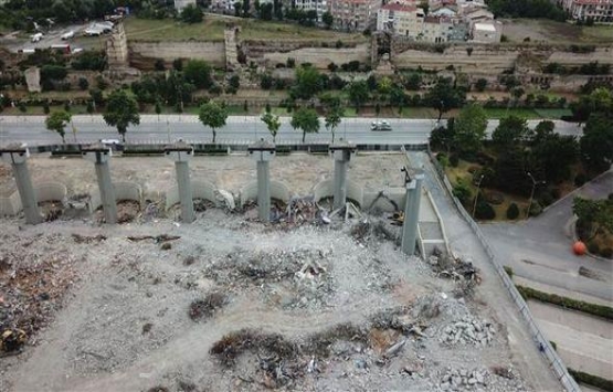 Abdi İpekçi Spor Salonu nun yıkımında sona gelindi!