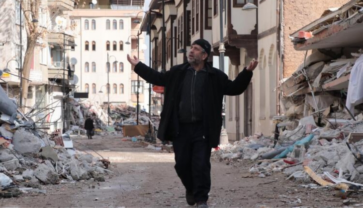 Depremin vurduğu ilde 120 yıllık konağı görenlerin feleği şaştı! Sokak yerle bir oldu ama o dimdik ayakta!