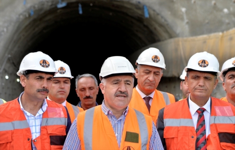 Aşık Şenlik Tüneli'nin bin 817 metresi bitti!