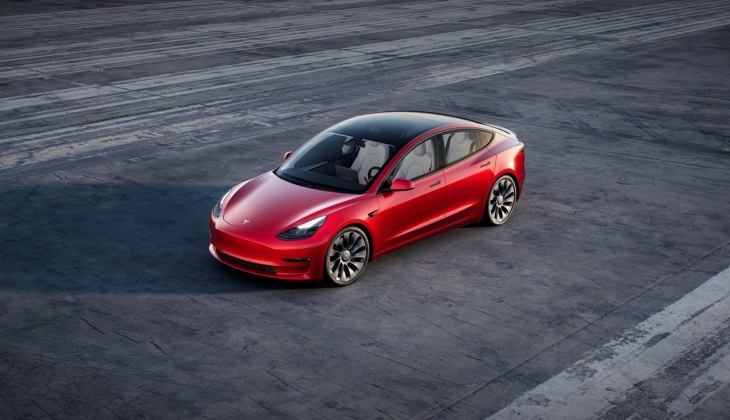 Tesla'dan büyük indirim geldi, hisseler çakıldı!