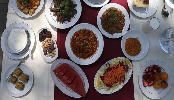 İftar menüleri cep yakıyor! 2023 iftar menülerini gören hayatının şokunu yaşıyor! İşte 2023 iftar menüsü fiyat listesi