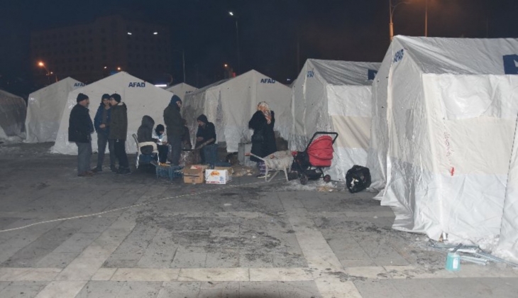 Detayları da açıklandı! Depremzedeye faizsiz 10 yıl kredi çağrısı!