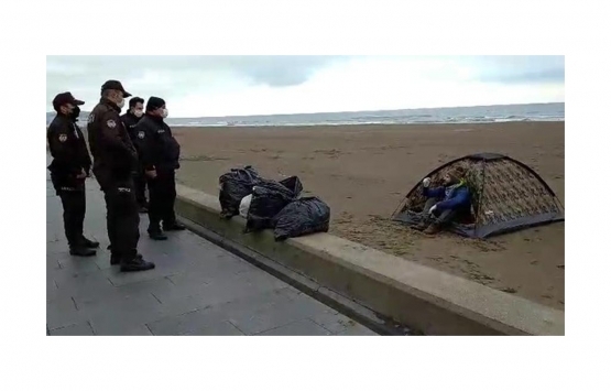 Samsun'da kirasını ödeyemeyince evden çıkarıldı!