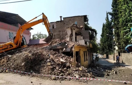 Kahramanmaraş'taki metruk binalar yıkılıyor!