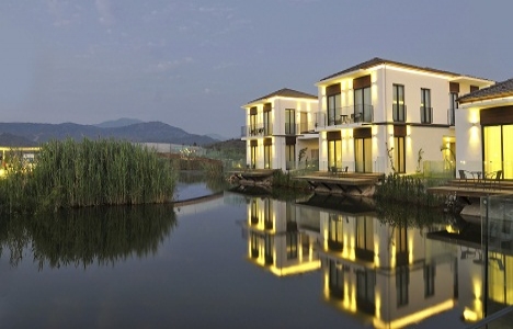 Jiva Beach Resort'ta 5 bin metrekarelik doğal göl keyfi!