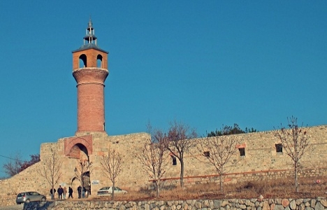 Zile Kalesi restorasyon bekliyor!