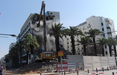 İzmir Ticaret Odası'nın eski binası yıkılıyor!