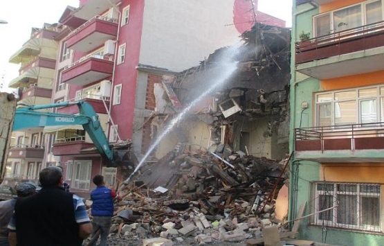 İzmit'te 3 metruk yapı yıkıldı!