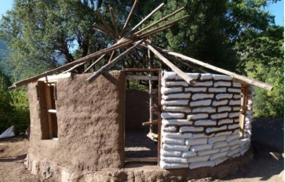 Bin 500 TL ye çamurdan ev yaptılar!