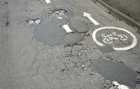 Dünya dökülüyor, Türkiye yoluna devam ediyor!