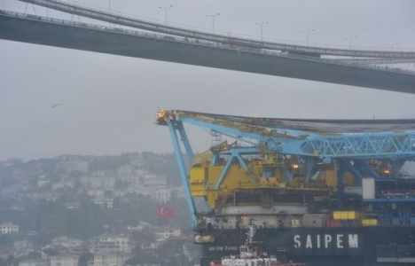 117 bin 812 grostonluk inşaat gemisi İstanbul Boğazı'ndan geçiyor!