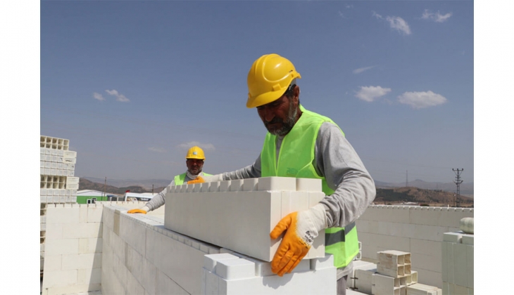 Gaziantep Nurdağı nda fiber kompozit bloklarla köy evi ve deprem konutu inşa ediliyor!