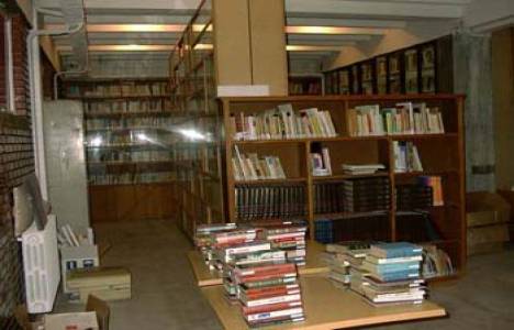 Mustafa Savranlar kömürlüğünü kütüphaneye çevirdi!