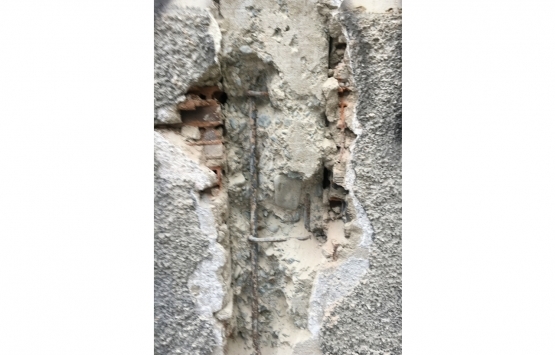 Elazığ daki hasarlı binalarda şaşırtan görüntü!