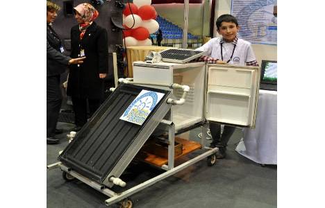 Ortaokul öğrencisi mini buzdolabını klimaya dönüştürdü!