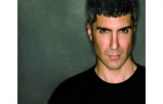 Özcan Deniz evini film setine çevirdi!