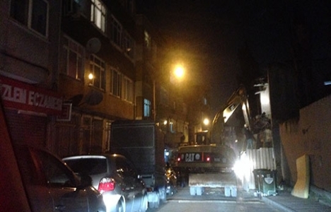 Fatih'teki tescilli ahşap binayı belediye yıktı!