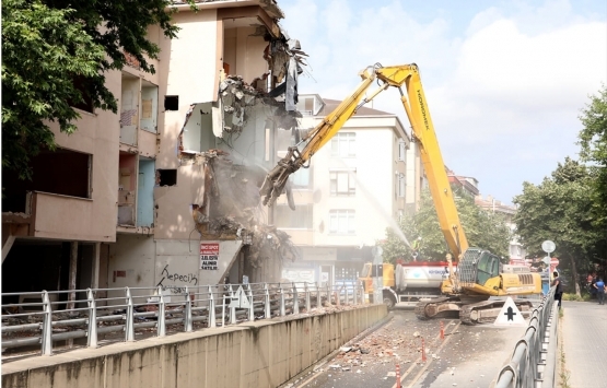 Büyükçekmece de depreme dayanıksız 5 bina yıkıldı!