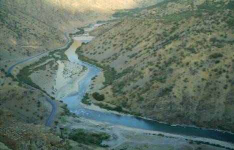 Zap Suyu kıyısındaki tarım arazilerine Necmettin Kalkan'dan köprü sözü!