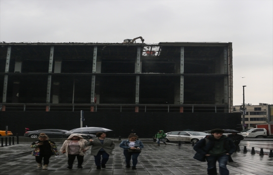 AKM nin çatısı yıkılıyor!