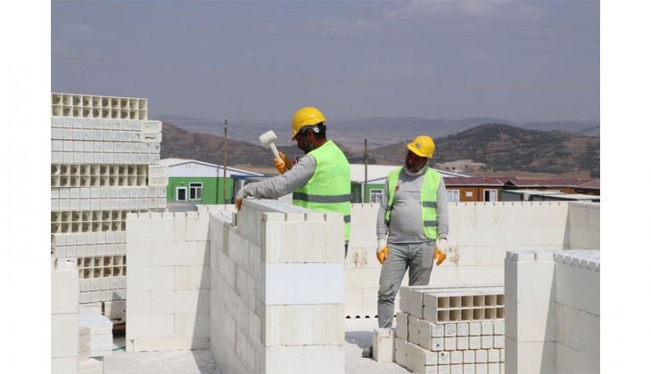 Gaziantep Nurdağı nda fiber kompozit bloklarla köy evi ve deprem konutu inşa ediliyor!