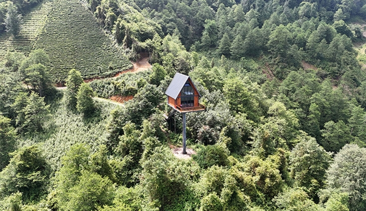 Rize de fıkraları solda sıfır bırakacak olay: 12 metrelik direğin üzerine 70 metrekarelik ev yaptı!