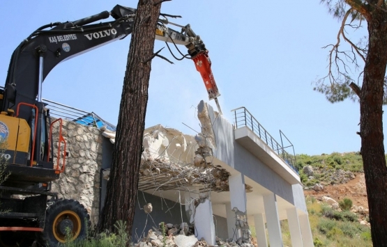 Antalya Döşemealtı'nda 15 kaçak yapı yıkıldı!