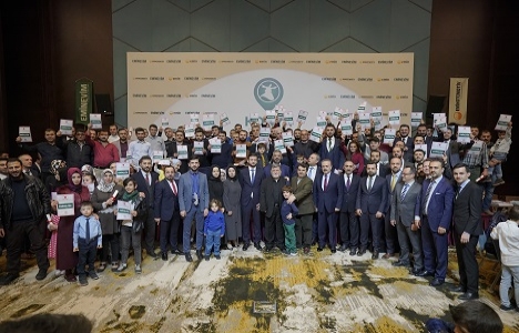 Eminevim Konya'da 132 aileye tapularını dağıttı!