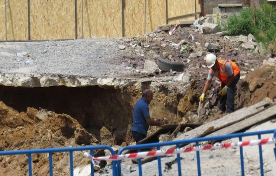Ümraniye'de şantiye duvarı devrildi: 1 yaralı!